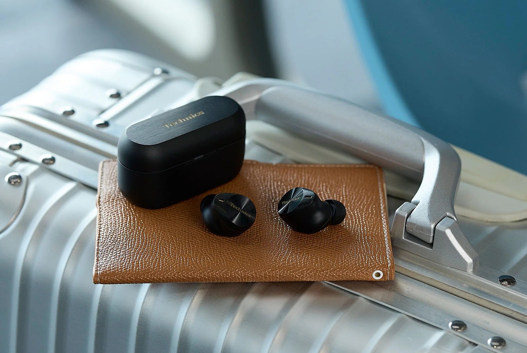 TECHNICS AZ80 WIRELESS NOISE-CANCELLING EARBUDS